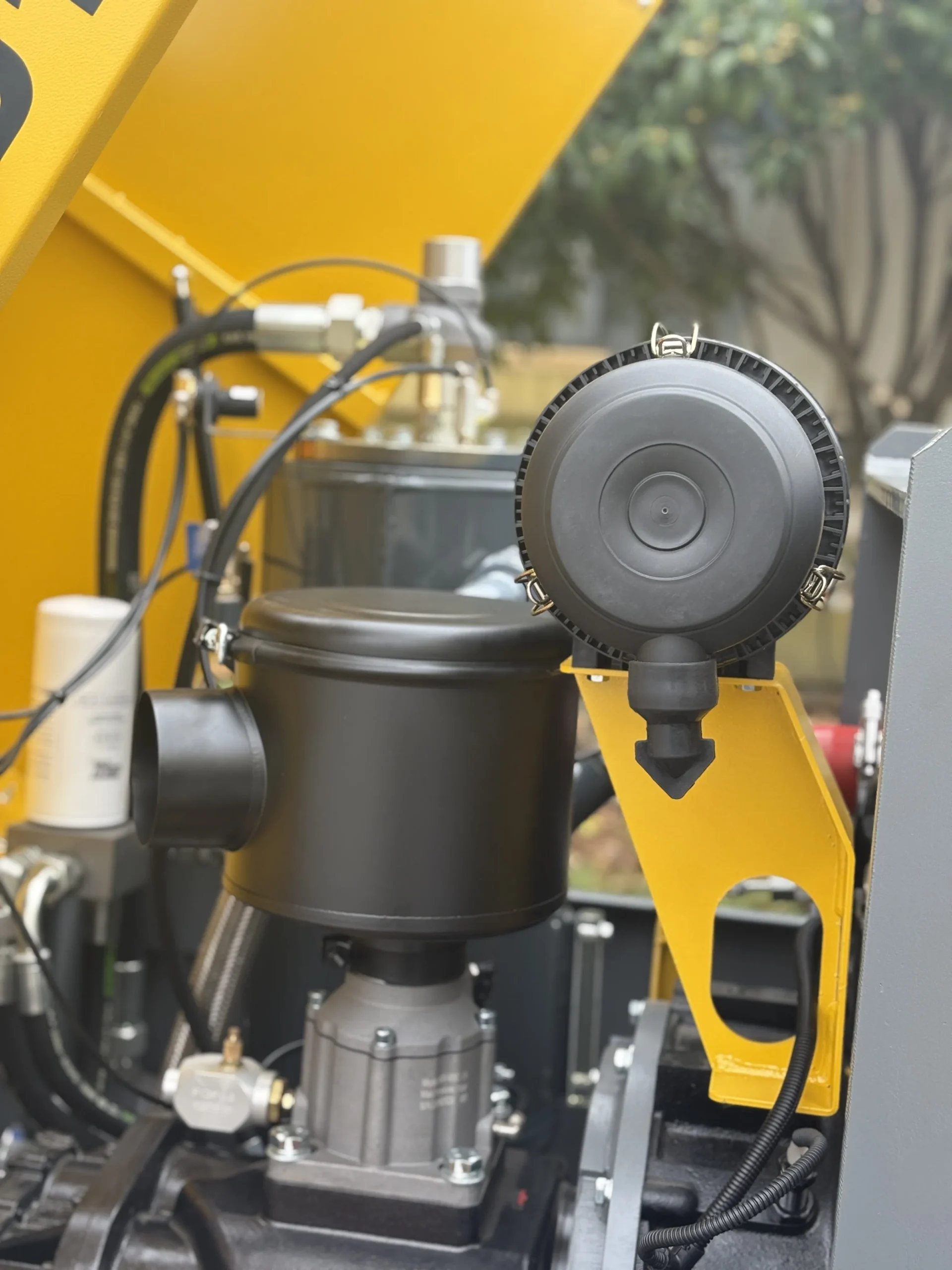 Diesel Engine Screw Compressors -- Customized Mobile for Mining(8Bar 185CFM 41kw) - Image 4