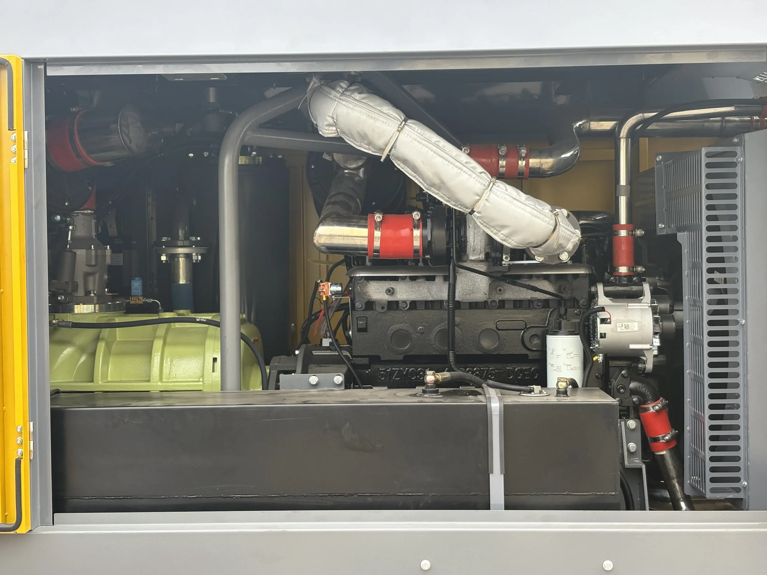 Portable Diesel Screw Air Compressor - 20Bar 850CFM - Image 4