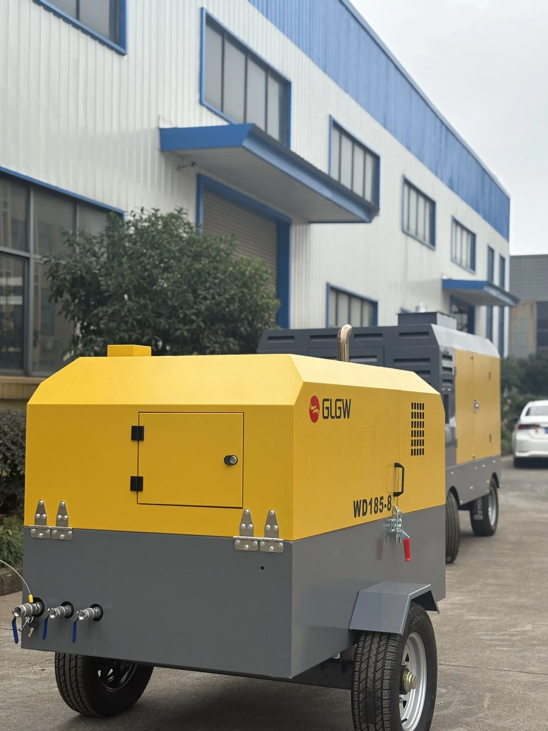 Double Cylinder Screw Diesel Power Air Compressor with Jack Hammer - Image 4