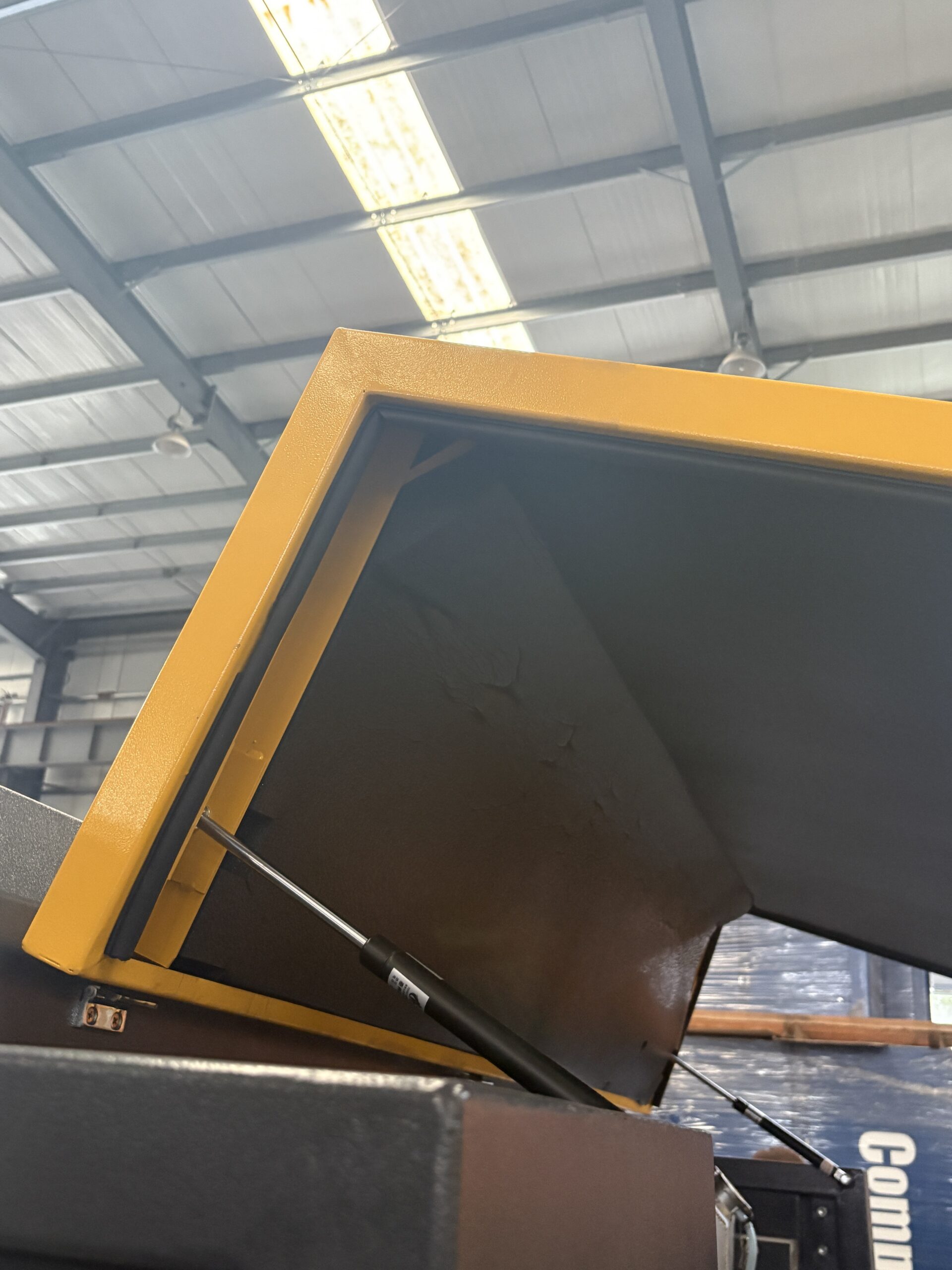 GLGW Diesel Mobile Air Compressor - 93kw 8Bar 400CFM - Image 4